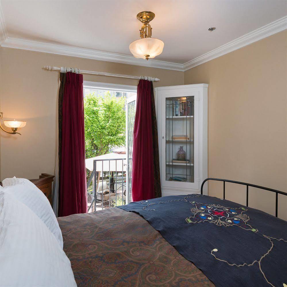 The English Bay Inn 兰里区 外观 照片